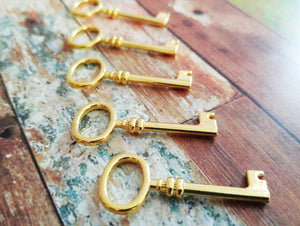 Skeleton Key Pendants Shiny Gold Keys Steampunk Keys Key Charms 41mm Barrel Keys 25 pieces Bulk Skeleton Key Gold Charms Gold Pendants