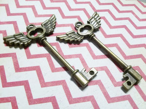 Skeleton Key Pendant Key with Wings Antiqued Bronze Keys Flying Keys Unique Keys Wholesale Keys 4 pcs 59mm Big Skeleton Keys Steampunk Keys