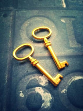 Load image into Gallery viewer, Skeleton Key Pendants Shiny Gold Keys Steampunk Keys Key Charms Barrel Keys Gold Skeleton Keys 41mm 5pcs