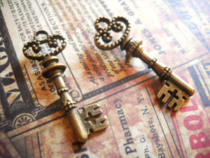 Bronze Key Charms Key Pendants Steampunk Keys Steampunk Pendants Skeleton Keys Trinity Charms Trinity Key Charms Bronze Charms 5 pieces