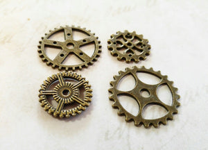 Clock Gears Clock Parts Clock Mechanism Bronze Gears Rusty Metal Gears Steampunk Gears Assorted Gears 5 pieces