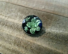 Load image into Gallery viewer, Snap Chunk Button Floral Chunk Snap 18mm Chunk Black Green