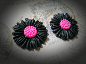 Flower Cabochons Daisy Cabochons Flat Back Black Hot Pink Daisy Black Flower Cabochon Flat Back Flowers 2 pieces