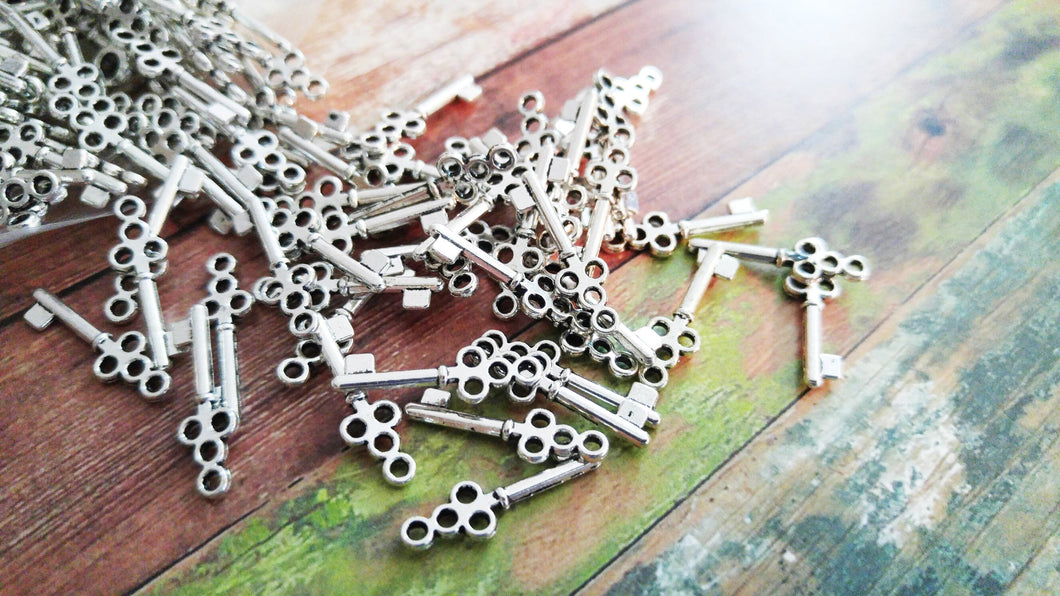 Skeleton Key Charms Antiqued Silver Steampunk Keys BULK Skeleton Keys Wholesale Keys Miniature Key Pendants 50pcs