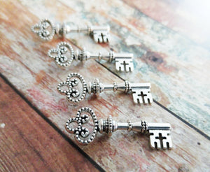 Skeleton Key Pendants Antiqued Silver Keys Key Charms Trinity Keys Wedding Keys Steampunk Keys 32mm 2 pieces