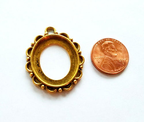 4 Cabochon Frame Pendants Antiqued Gold Pendants Cameo Settings Cabochon Settings Oval Cabochon Frames 33mm