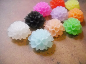 Mum Cabochons Resin Flower Cabochons Flatbacks 20mm Cabochons Frosted Flower Flat Backs 20 pieces