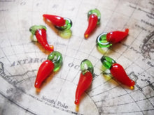 Load image into Gallery viewer, Glass Chili Pepper Charms Chili Pepper Pendants Red Chili Peppers Lampwork Glass Charms Glass Pepper Charms Red Pepper Charms 10pcs 17mm
