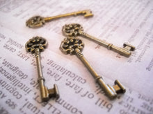 Load image into Gallery viewer, Skeleton Keys Skeleton Key Charms Pendants Antiqued Bronze Bulk Skeleton Keys 50 pieces wholesale 30mm