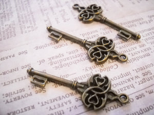 Skeleton Key Pendants Antiqued Bronze Keys Steampunk Keys Bronze Key Charms 45mm 2 pieces