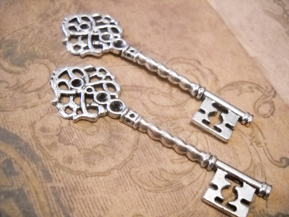 Large Skeleton Key Pendants Antiqued Silver Keys 20 pieces 68mm 2.67