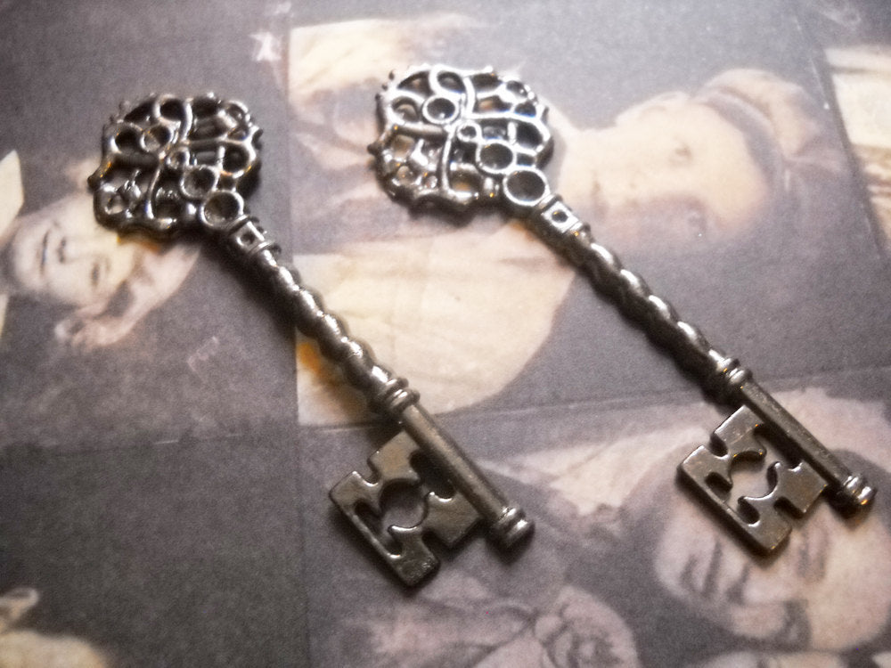 Skeleton Keys Black Keys Black Charms Key Pendants Black Key Pendants Gunmetal Keys Gunmetal Charms Big Keys Key Charms Wedding Keys 2 pcs