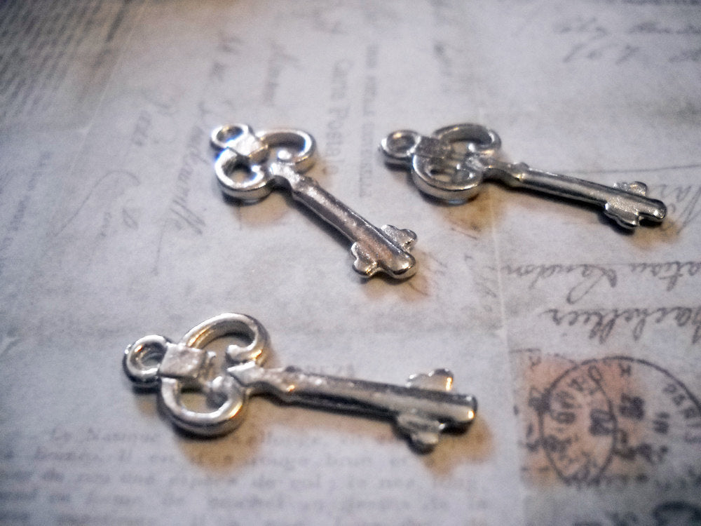 Silver Key Charms Key Pendants Steampunk Keys Skeleton Keys Shiny Silver Key Charms for Earrings, Bracelets, Necklaces 10 pieces