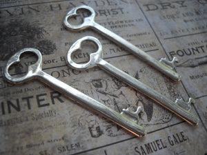 Skeleton Key Pendants Silver Keys Steampunk Keys Silver Key Pendants 2 Inch Keys Key Charms Steampunk Supplies 2 pieces