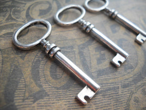 Skeleton Key Pendants Antiqued Silver Barrel Keys Key Charms Steampunk Keys Silver Key Pendants Steampunk Supplies 41mm 5 pieces