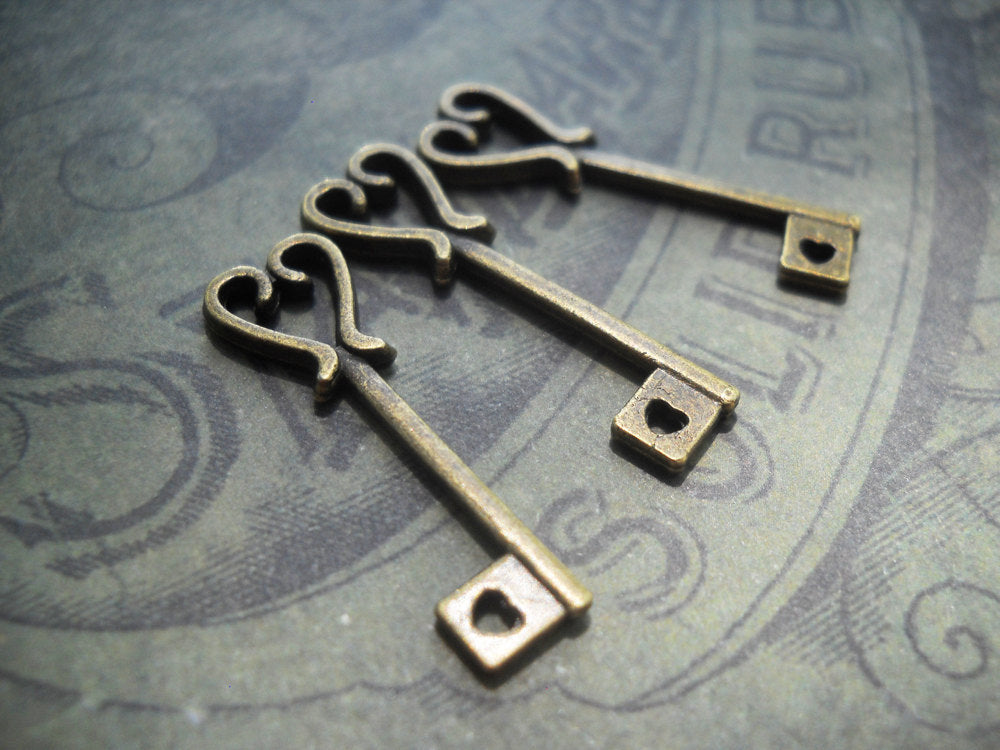 Heart Keys Skeleton Keys Antiqued Bronze 200pcs 25mm Bulk Skeleton Keys Wholesale Keys Bronze Key Charms Steampunk Keys