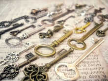 Load image into Gallery viewer, Bulk Skeleton Keys Key Pendants Steampunk Keys Mixed Metal Keys Assorted Keys Bronze Silver Gunmetal Gold-50pcs