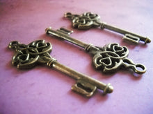 Load image into Gallery viewer, Key Pendants Steampunk Key Charms Bulk Skeleton Keys 45mm Wedding Keys Antiqued Bronze Keys Wholesale Keys 200 Keys