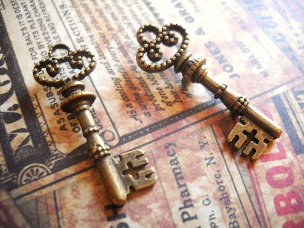 Bronze Skeleton Keys Wholesale Skeleton Keys Antiqued Bronze Key Charms Pendants Steampunk Keys Trinity Keys 25 pieces 32mm