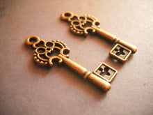 Load image into Gallery viewer, Key Charms Steampunk Keys Copper Key Charms Antiqued Copper Skeleton Keys Copper Charms 5 pieces