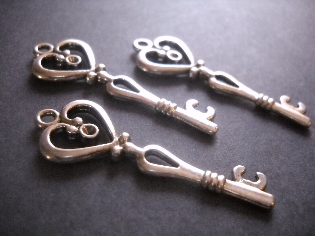Heart Key Pendants Antiqued Silver Skeleton Keys 42mm Wholesale Skeleton Keys 50 pieces Bulk Skeleton Keys