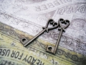 Bulk Skeleton Keys Heart Keys Black Keys Gunmetal Keys 25 pieces 25mm Heart Top Keys Love Charms Key Charms Valentines Day Black Heart Keys