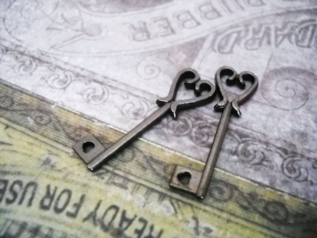 Heart Keys Black Keys Skeleton Keys Wedding Keys Large Lot Bulk Skeleton Keys Wholesale Key Charms Pendants 25mm 100pcs