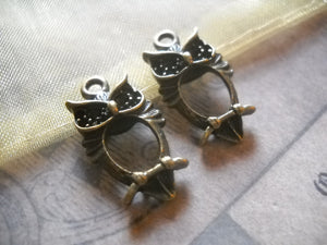 Owl Charms Wise Owl Charms Antiqued Bronze Owl Charms Small Owl Charm Metal Owl Pendant 10 pieces