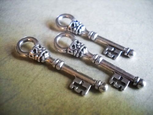Silver Skeleton Keys Key Charms Key Pendants Wholesale Keys Bulk Skeleton Keys Silver Charms 25 pieces