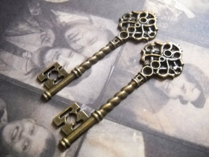 Bulk Skeleton Keys Wedding Keys Large Key Pendants Antiqued Bronze Keys 68mm 100pcs Wholesale Keys PREORDER
