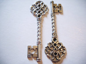 Bulk Skeleton Keys Antiqued Silver Big Key Pendants Steampunk Keys Wholesale Key Charms 68mm 2.67" 100 pieces