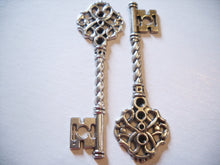 Load image into Gallery viewer, Skeleton Keys Antiqued Silver Key Pendants Steampunk Keys Silver Keys Big Keys Wedding Keys Wholesale Keys68mm 10pcs