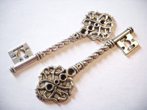 Skeleton Key Pendants Antiqued Silver Key Big Keys 68mm Large Keys Steampunk Supplies Steampunk Keys 4 pieces SAMPLE