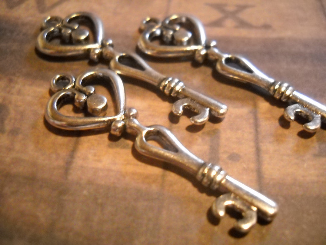 Skeleton Key Pendants Key Charms Antiqued Silver Heart Keys Wedding Keys Silver Keys Steampunk Keys 10 pieces SAMPLE