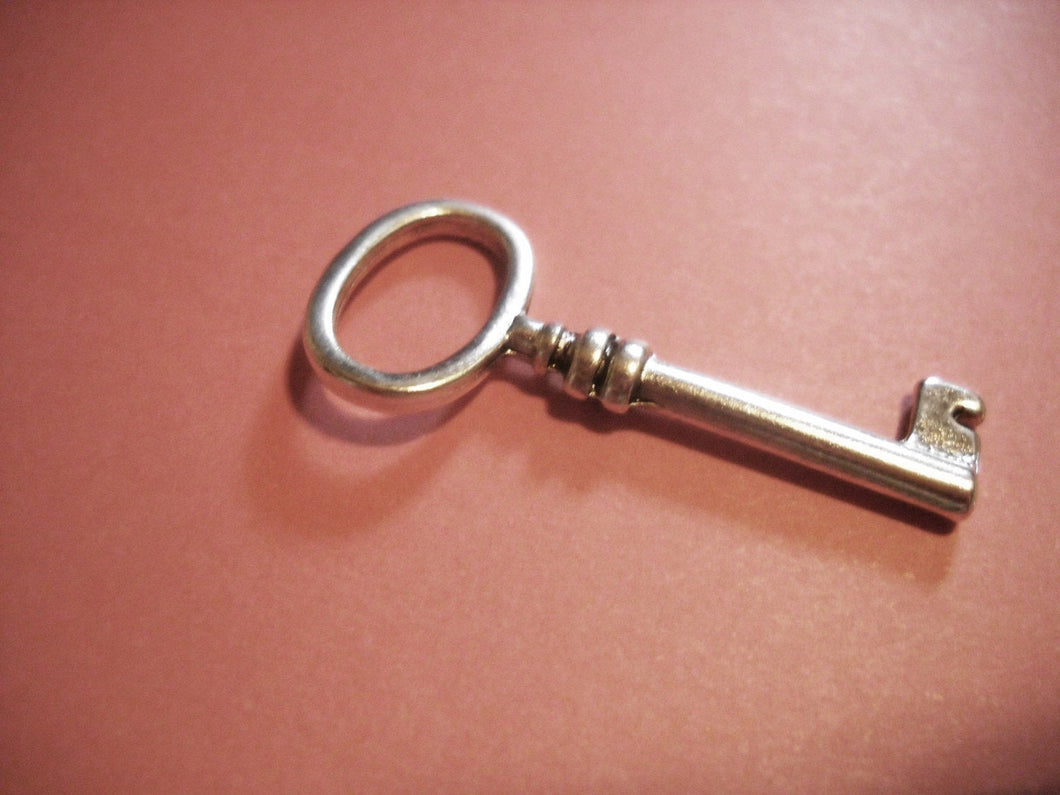 Bulk Skeleton Keys Wholesale Keys Antiqued Silver Barrel Keys Key Charms Key Pendants Steampunk 41mm 100pcs