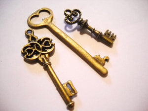 Bulk Skeleton Keys Bronze Key Pendants Key Charms Assorted Keys Steampunk Keys Old Fashioned Keys Key Pendants 15 pieces