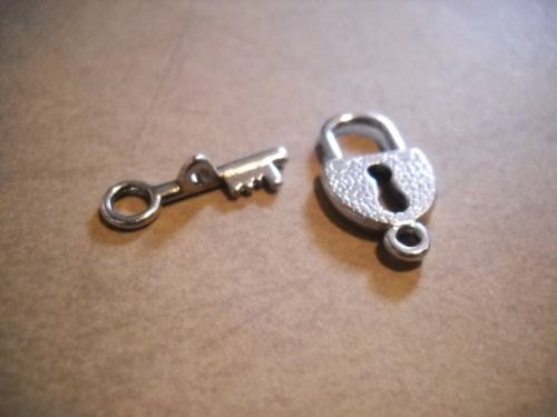 Toggle Clasps Lock Toggle Clasps Key and Key Hole Clasps Steampunk Findings Antiqued Silver Clasps T Clasps 5 sets