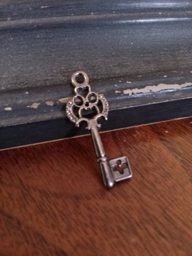 Bulk Skeleton Keys Black Gunmetal Wholesale Key Charms Pendants 28mm 100 pieces Black Keys Gunmetal Keys
