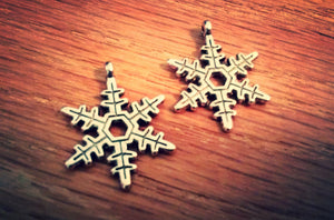 Snowflake Charms Snowflake Pendants Antiqued Silver Snowflake Charms Winter Charms Christmas Charms Snow Charms 10 pieces