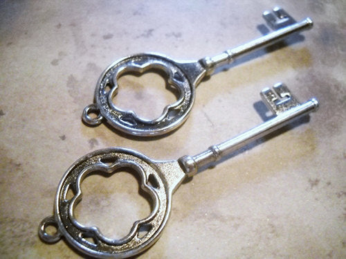 Large Keys Skeleton Keys Key Pendants Flower Keys Flower Power Big Keys Silver Keys Key Charms Wedding Keys 77mm 2 pieces