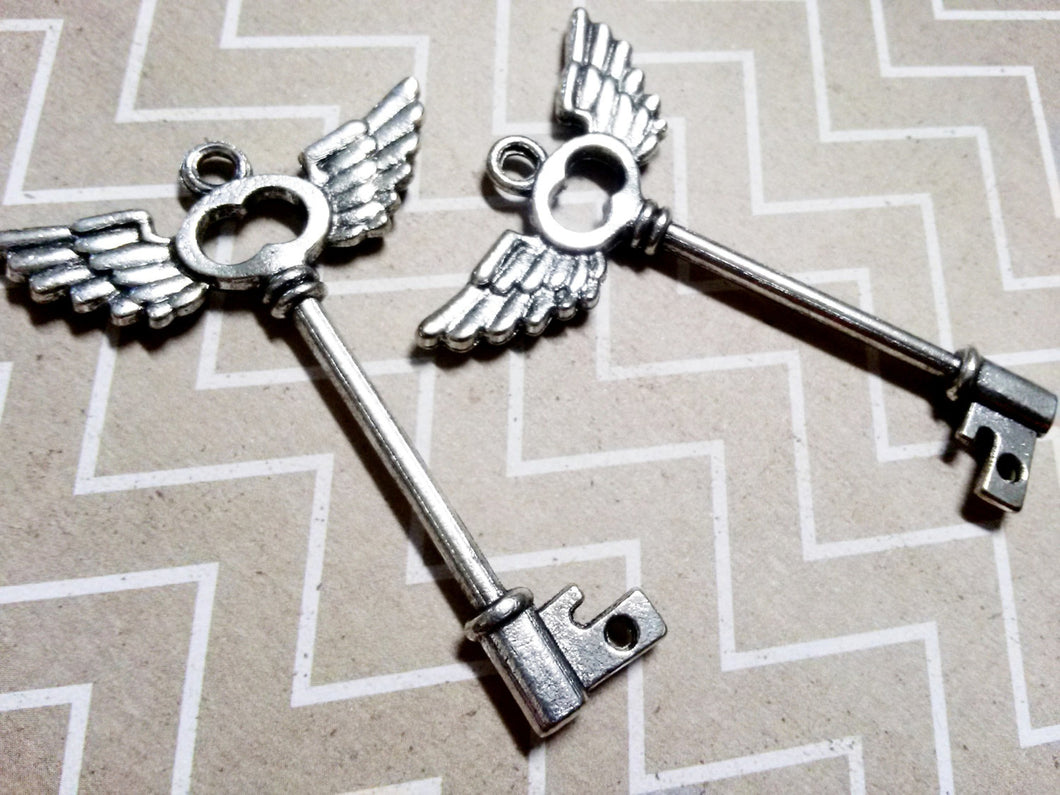 Skeleton Keys with Wings Antiqued Silver Flying Keys Unique Keys Wholesale 4 pieces 61mm Big Skeleton Keys Steampunk Keys