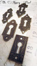 Load image into Gallery viewer, Keyholes Connectors Lock Pendants Bronze Keyholes Key Holes Skeleton Keyhole Steampunk Escutcheon Assorted Pendants Antiqued Bronze 5pcs PRE