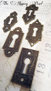 Keyholes Connectors Lock Pendants Bronze Keyholes Key Holes Skeleton Keyhole Steampunk Escutcheon Assorted Pendants Antiqued Bronze 5pcs PRE